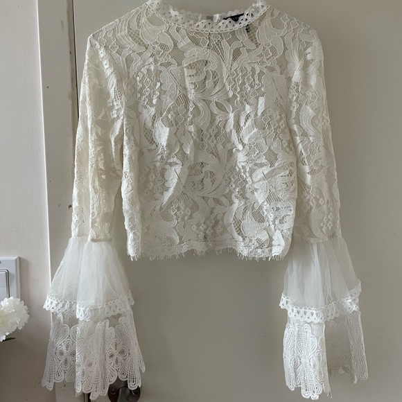 Beautiful lace top - Picture 1 of 3
